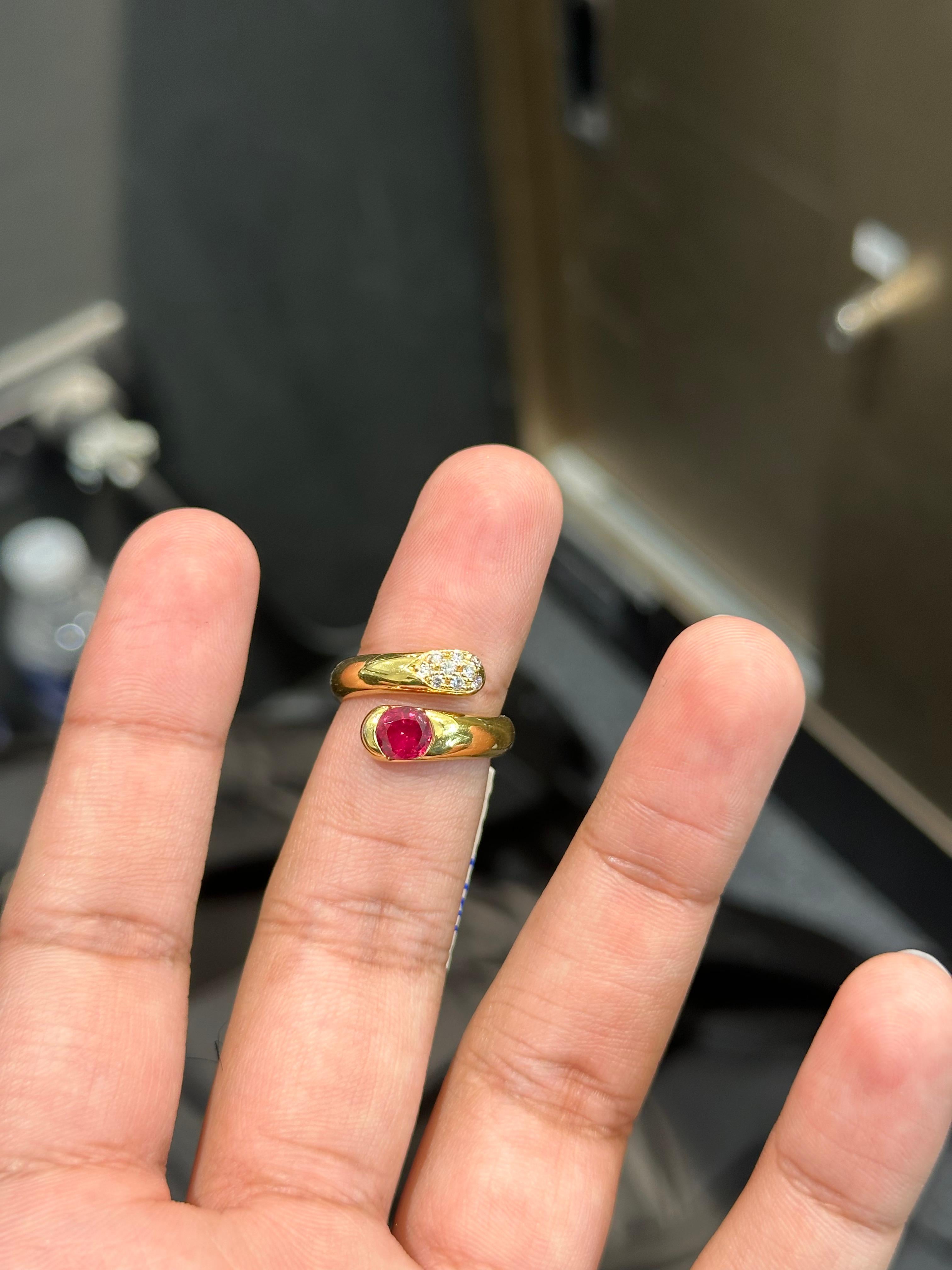 Indulge in the allure of exquisite jewelry with this captivating yellow gold ring, a treasure that will leave all vintage jewelry enthusiasts and ruby lovers delighted. 

This magnificent ring showcases a breathtaking 1.09 Carat Ruby piece at one