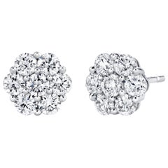 Clous d'oreilles en or blanc avec grappe de diamants à motifs floraux de 1,09 carat au total 