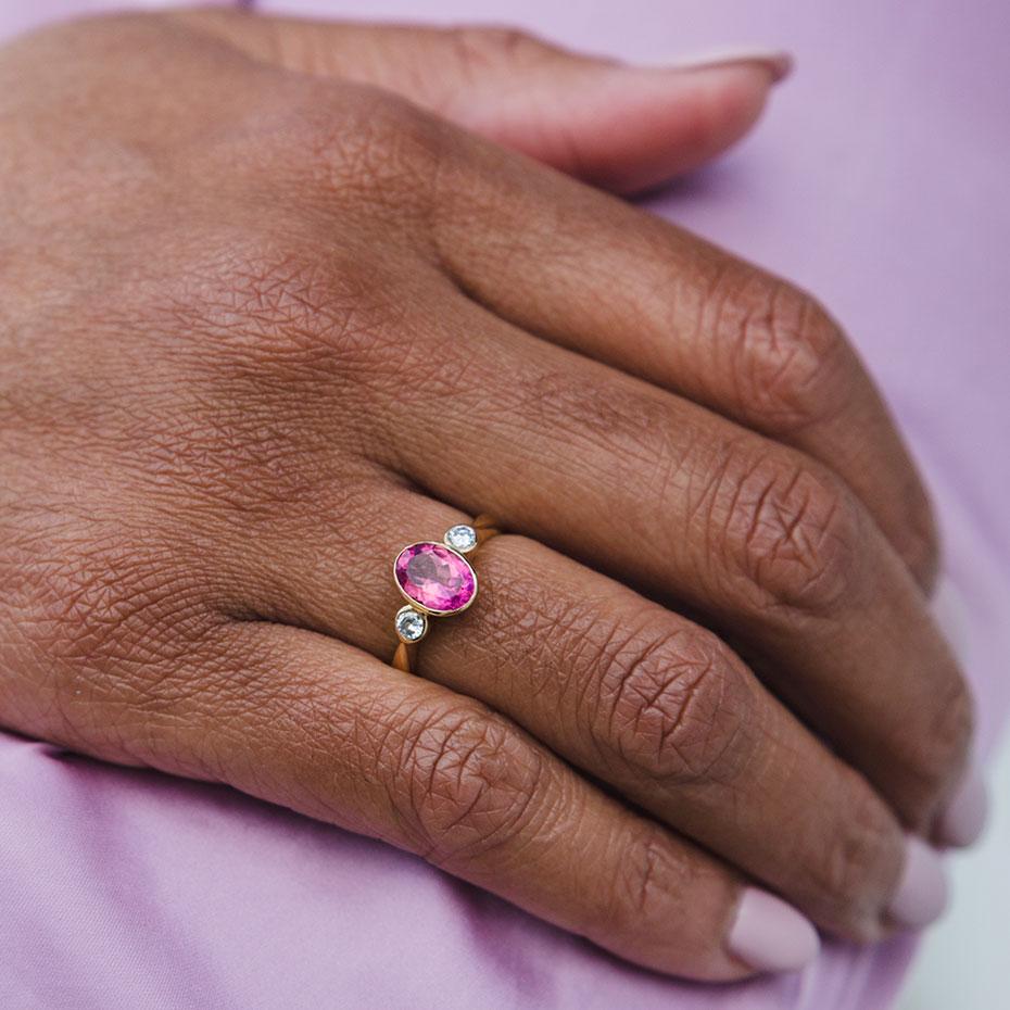 Modern 1.09 Carat Vivid Pink Tourmaline and Diamond 18 Carat Gold Three-Stone Ring