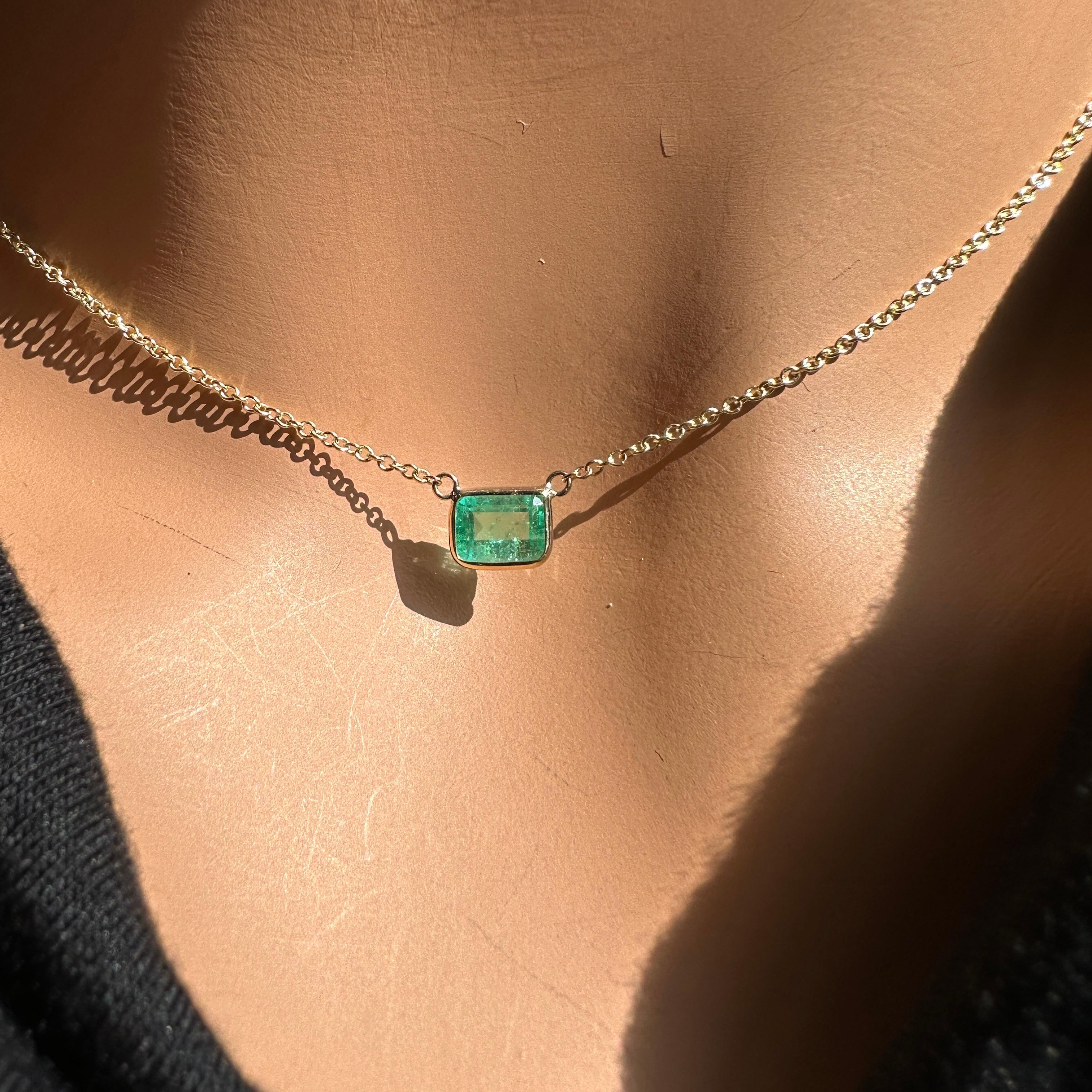 1.09 Carat Weight Green Emerald Emerald Cut Solitaire Necklace in 14k Yellow G In New Condition For Sale In Chicago, IL