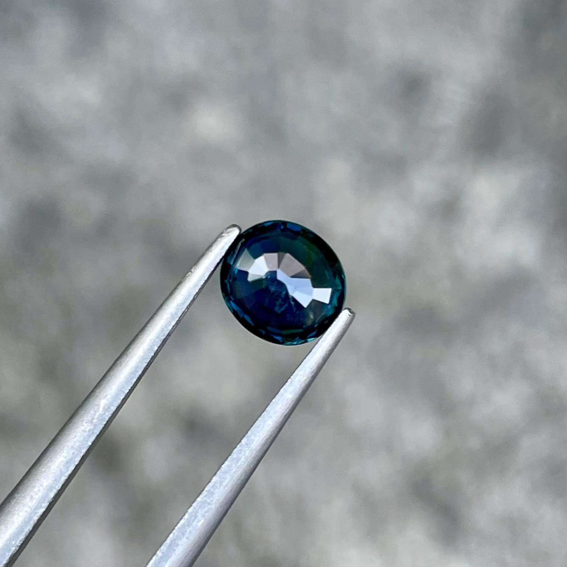 Femenino o masculino 1,09 Quilates Zafiro Azul Profundo Talla Oval Piedra Preciosa de Madagascar en venta