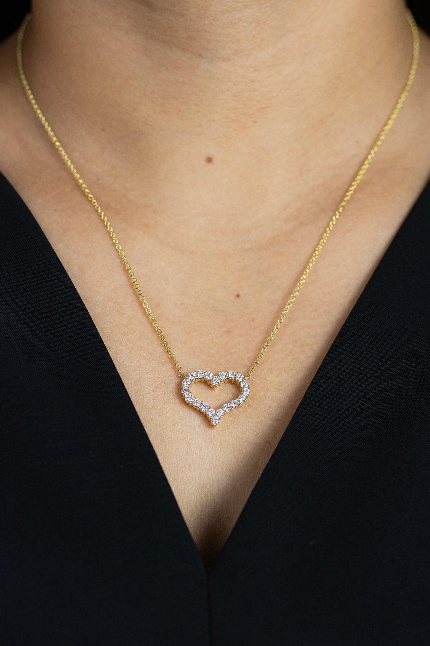 1.09 Carats Total Brilliante Diamond Round Open-Work Heart Pendant Necklace Unisexe en vente