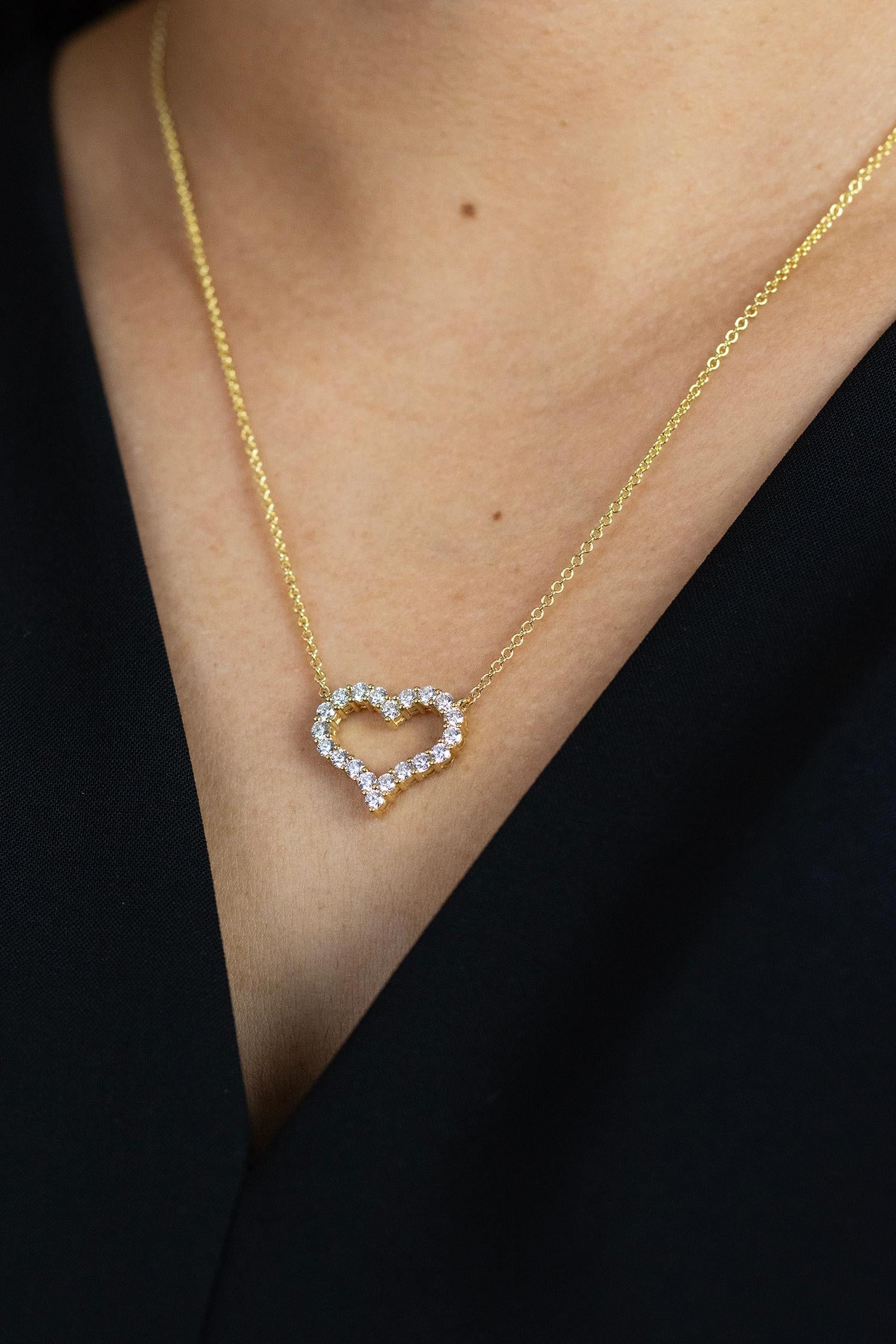 1.09 Carats Total Brilliante Diamond Round Open-Work Heart Pendant Necklace en vente 1
