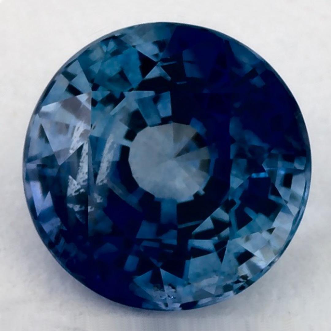 Ein sehr wertvoller September-Geburtsstein mit einer bezaubernden blauen Farbe. Man glaubt, dass sie dem Leben Glück und Reichtum bringen.

Entdecken Sie die lebendige Kollektion von Smaragden, Rubinen und Saphiren in unserem Geschäft, die als lose