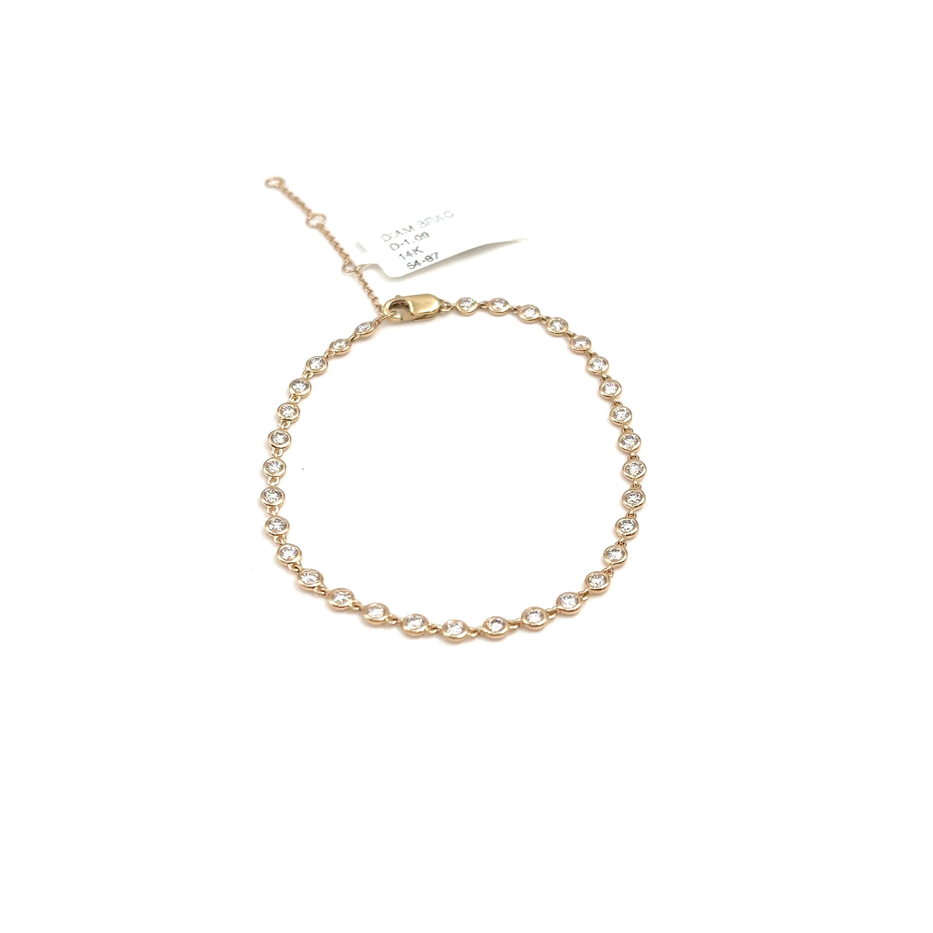Ce magnifique bracelet délicat en diamant par yard comporte 32 diamants ronds de taille brillante sertis sur lunette en or jaune 14k. Les diamants ont une couleur G/H et une pureté SI1/SI2. Le bracelet mesure 6 pouces de long et peut être ajusté
