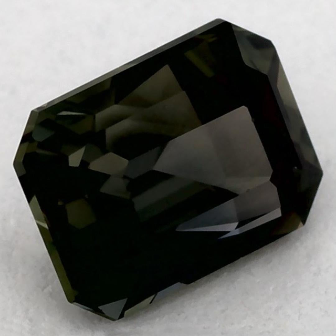 Pierre de naissance de septembre très précieuse, d'un vert ravissant. On pense qu'ils apportent chance et fortune dans la vie.

Explorez la vibrante collection d'émeraudes, de rubis et de saphirs de notre magasin, disponibles sous forme de pierres