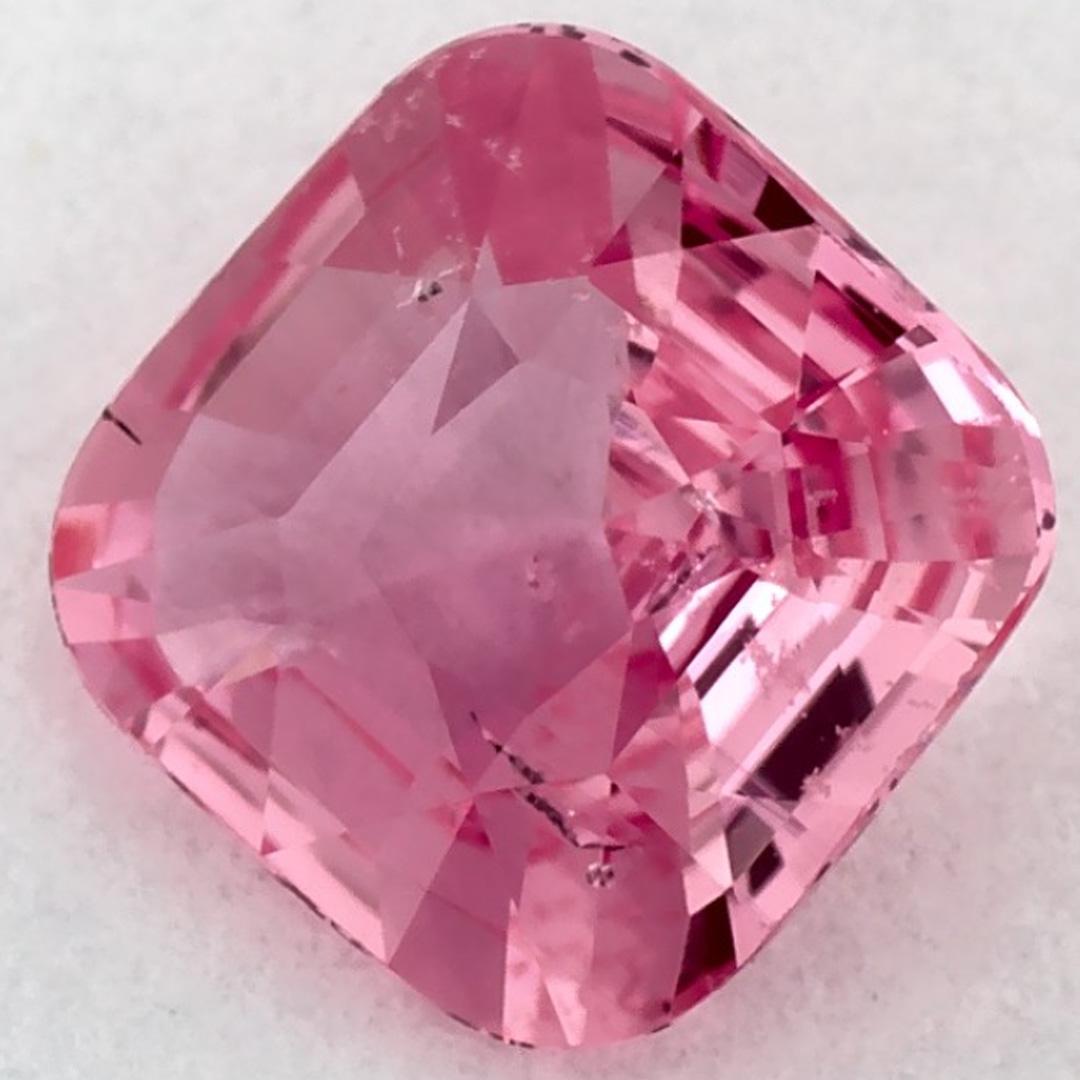 Questo zaffiro rosa naturale offre eleganza e raffinatezza. Con la sua ricca saturazione del colore e il taglio preciso, è il centro perfetto per un anello di fidanzamento o un design di gioielli di lusso.

Questo zaffiro proviene dallo Sri Lanka