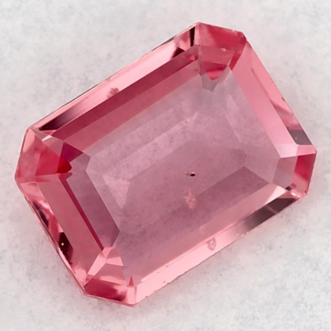 Una piedra de nacimiento de septiembre muy preciosa con un delicioso color rosa. Se cree que traen buena suerte y fortuna a la vida.

Explora la vibrante colección de esmeraldas, rubíes y zafiros de nuestra tienda, disponibles como gemas sueltas y