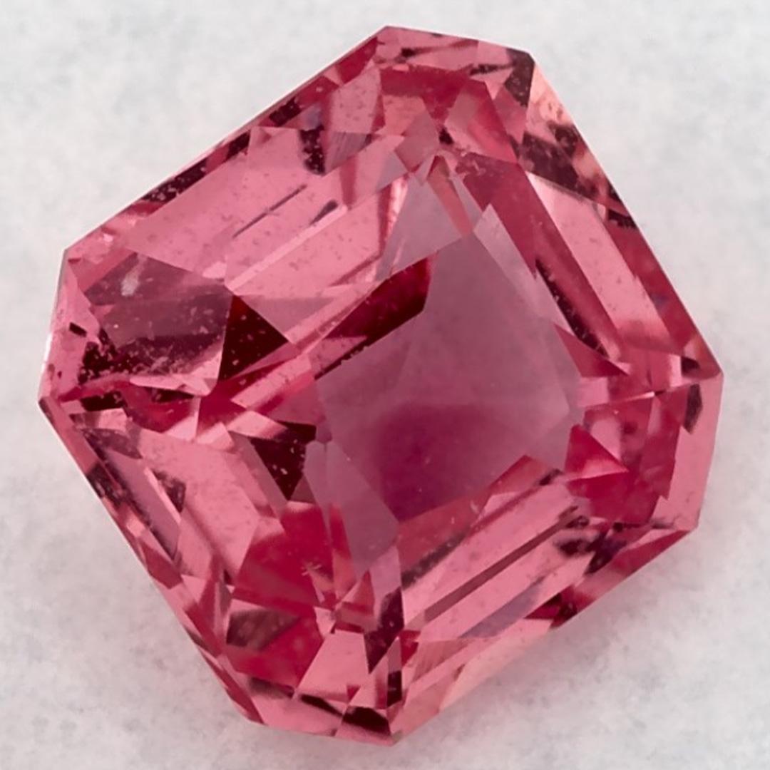 Una piedra de nacimiento de septiembre muy preciosa con un delicioso color rosa. Se cree que traen buena suerte y fortuna a la vida.

Explora la vibrante colección de esmeraldas, rubíes y zafiros de nuestra tienda, disponibles como gemas sueltas y