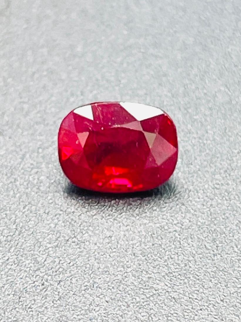 Pierre précieuse rubis de Birmanie de couleur sang de pigeon non chauffée et certifiée GIA de 1,09 carat en vente 5