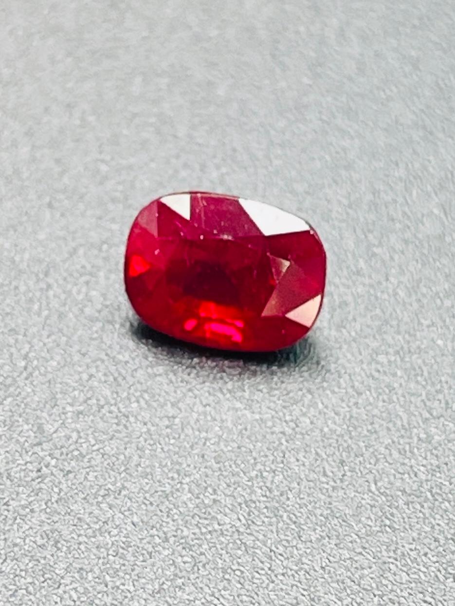 Pierre précieuse rubis de Birmanie de couleur sang de pigeon non chauffée et certifiée GIA de 1,09 carat en vente 6