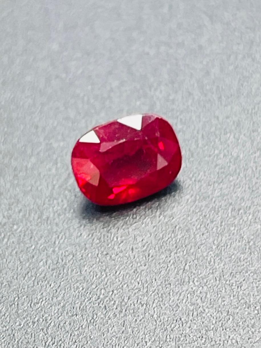 Pierre précieuse rubis de Birmanie de couleur sang de pigeon non chauffée et certifiée GIA de 1,09 carat en vente 7