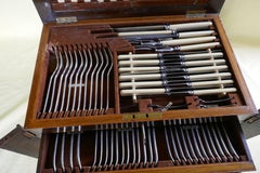 109-Piece Cutlery Set in Oak Wellington Chest Canteen