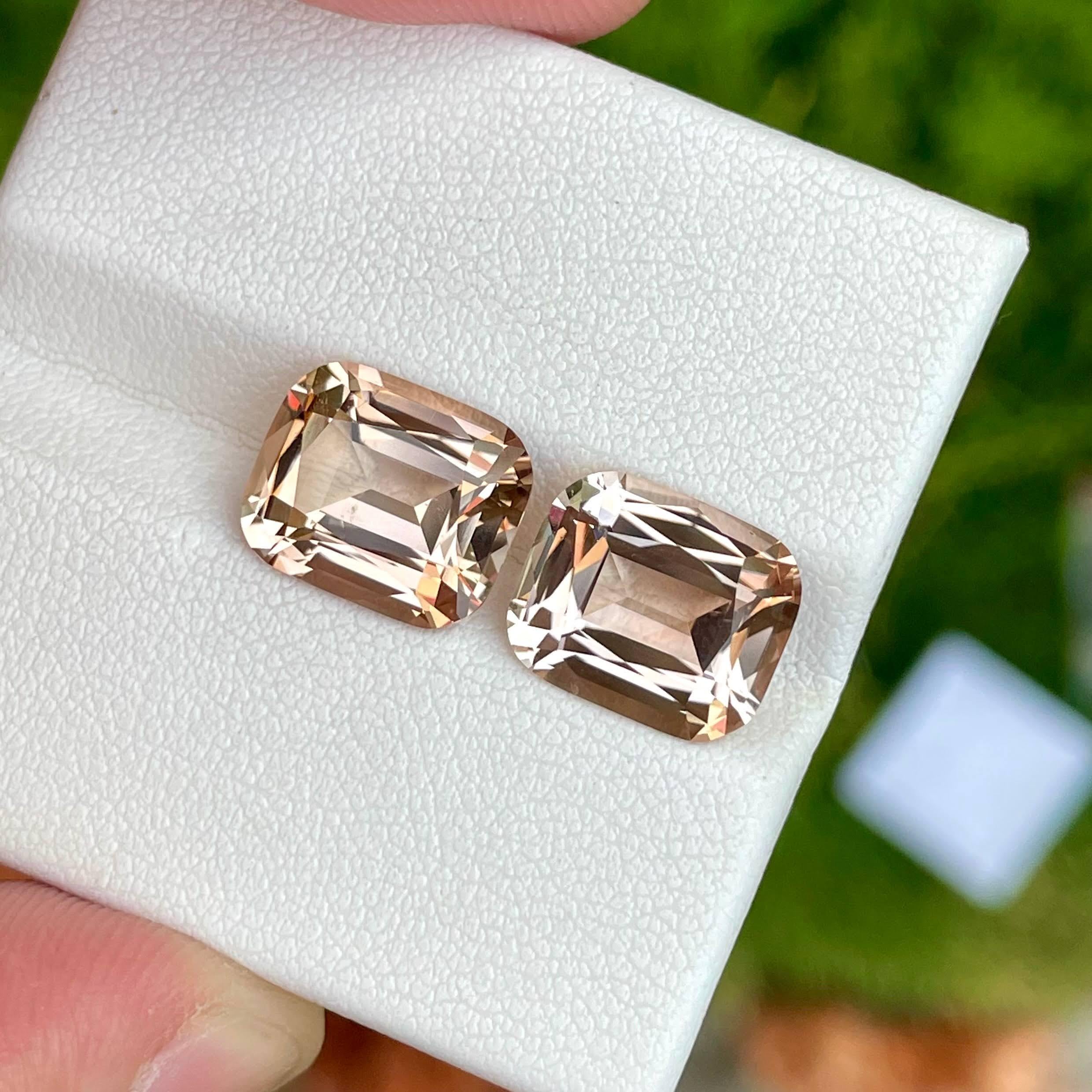 10.90 Carats Loose Topaz Gem Pair Cushion Cut Natural Pakistani Gemstone In New Condition For Sale In Bangkok, TH