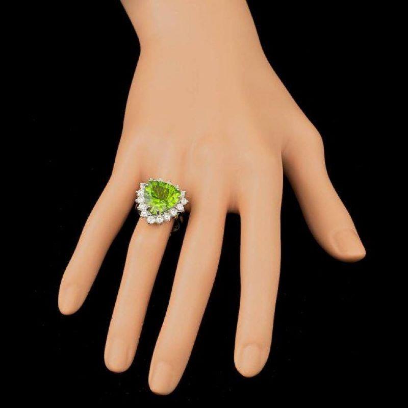 10.90 Carats Natural Peridot and Diamond 14K Solid White Gold Ring In New Condition For Sale In Los Angeles, CA