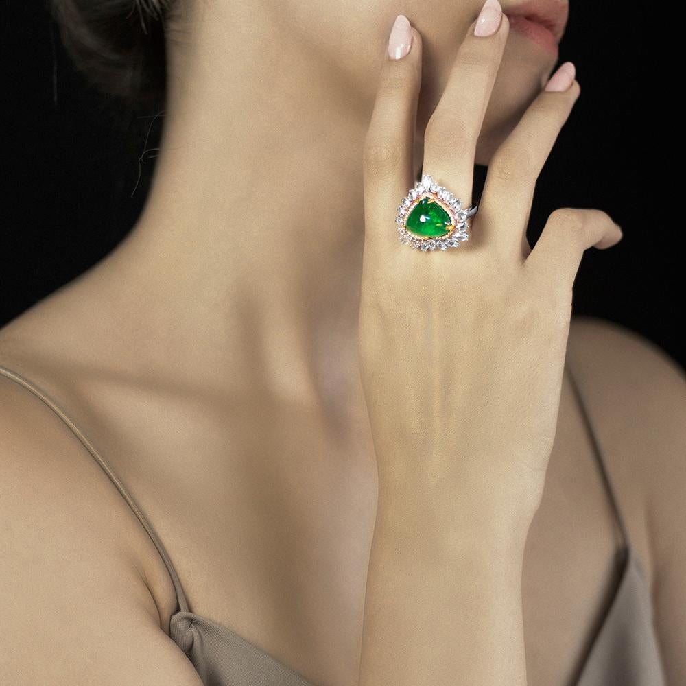 10.90 Ct's Cabochon Emerald Cocktail Ring Heart Shaped Diamond Ring In New Condition For Sale In Istanbul, TR