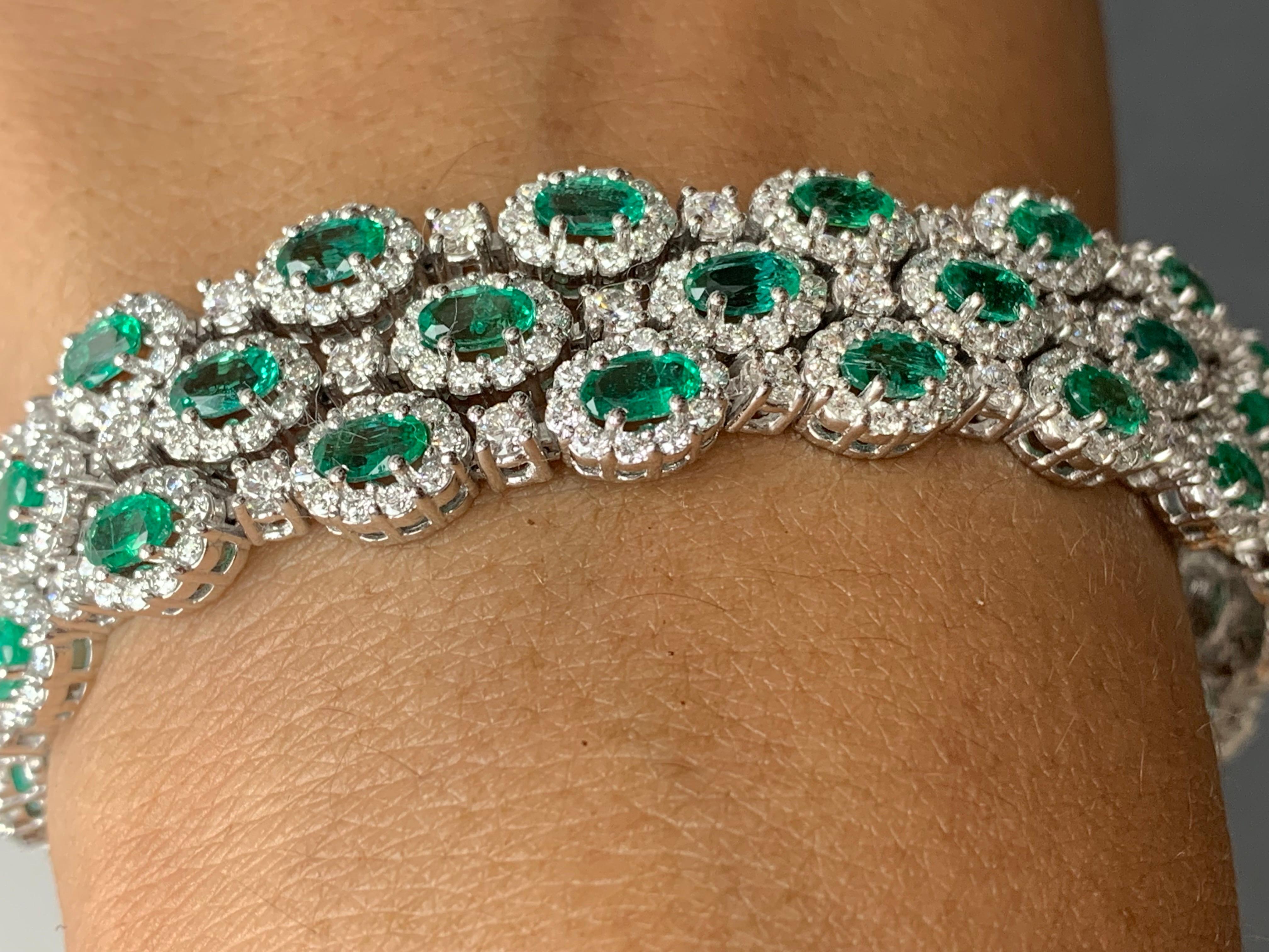 Bracelet à 3 rangées de diamants et émeraudes de taille ovale de 10,95 carats en or blanc 14 carats en vente 7