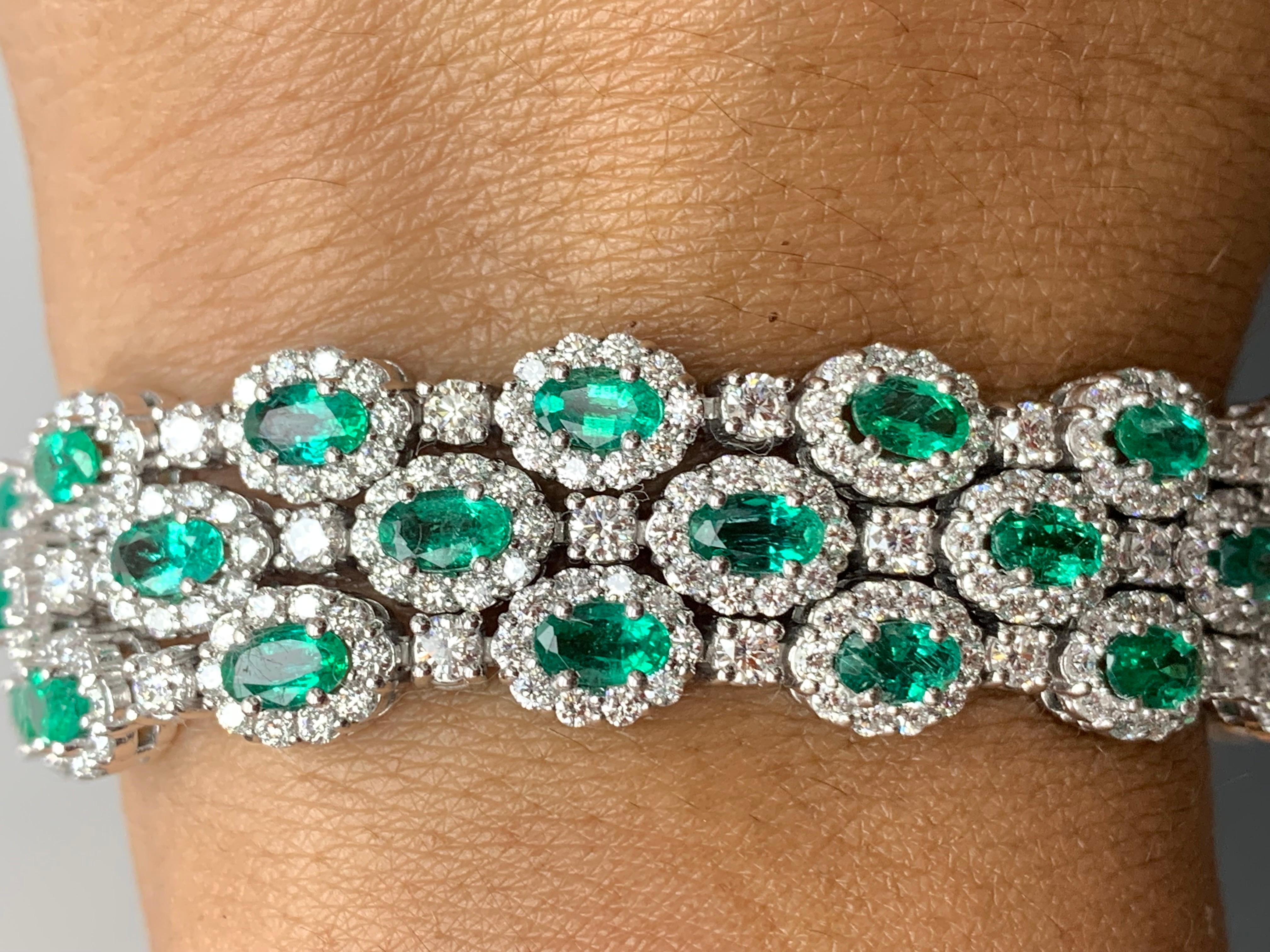 Bracelet à 3 rangées de diamants et émeraudes de taille ovale de 10,95 carats en or blanc 14 carats en vente 8