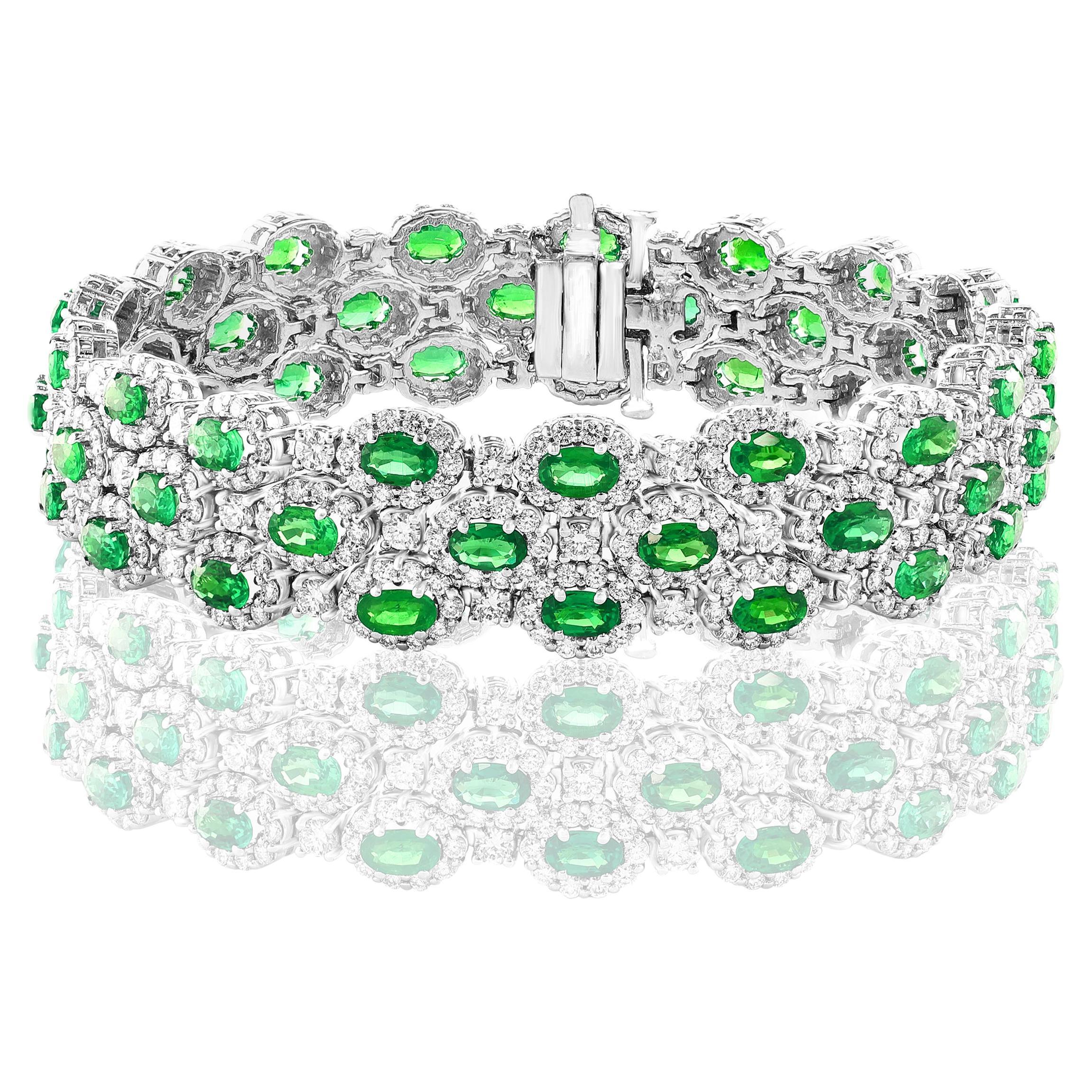 Bracelet à 3 rangées de diamants et émeraudes de taille ovale de 10,95 carats en or blanc 14 carats en vente