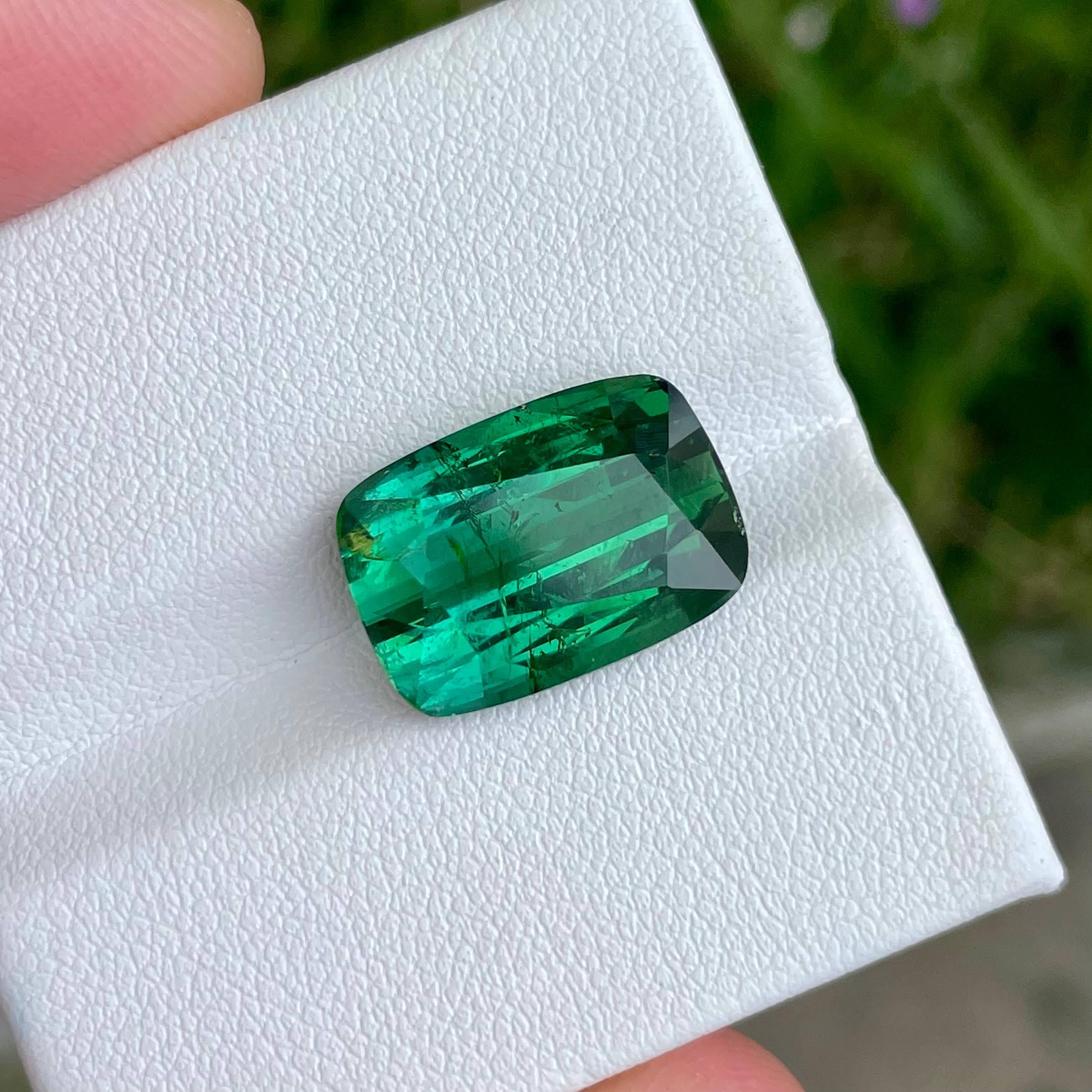 10.95 carats Greenish Blue Tourmaline Stone Cushion Cut African Gemstone In New Condition For Sale In Bangkok, TH