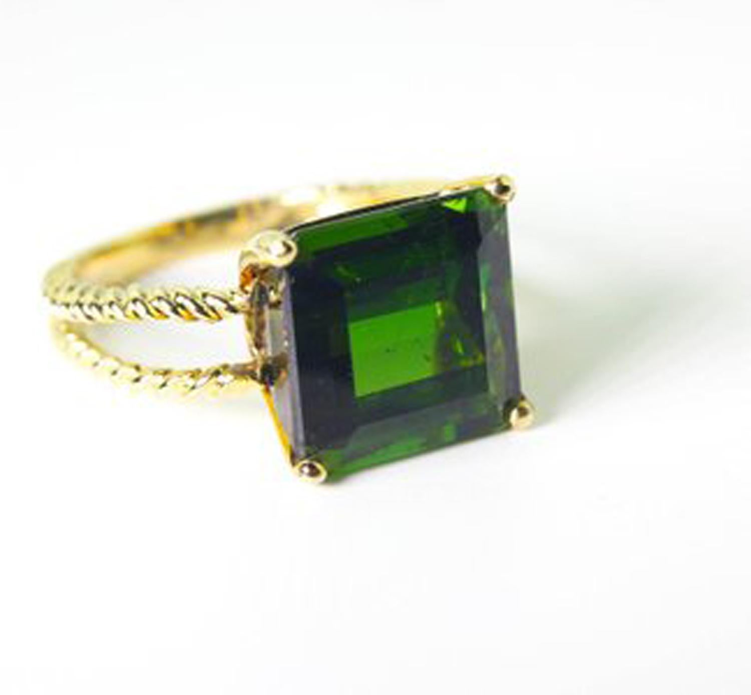 Emerald Cut Gemjunky Translucent 10.96 Cts Glittering Green Tourmaline 14Kt Yellow Gold Ring
