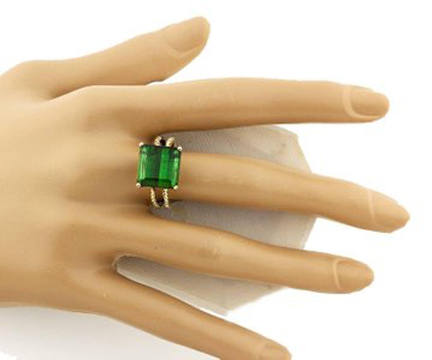 Women's or Men's Gemjunky Translucent 10.96 Cts Glittering Green Tourmaline 14Kt Yellow Gold Ring