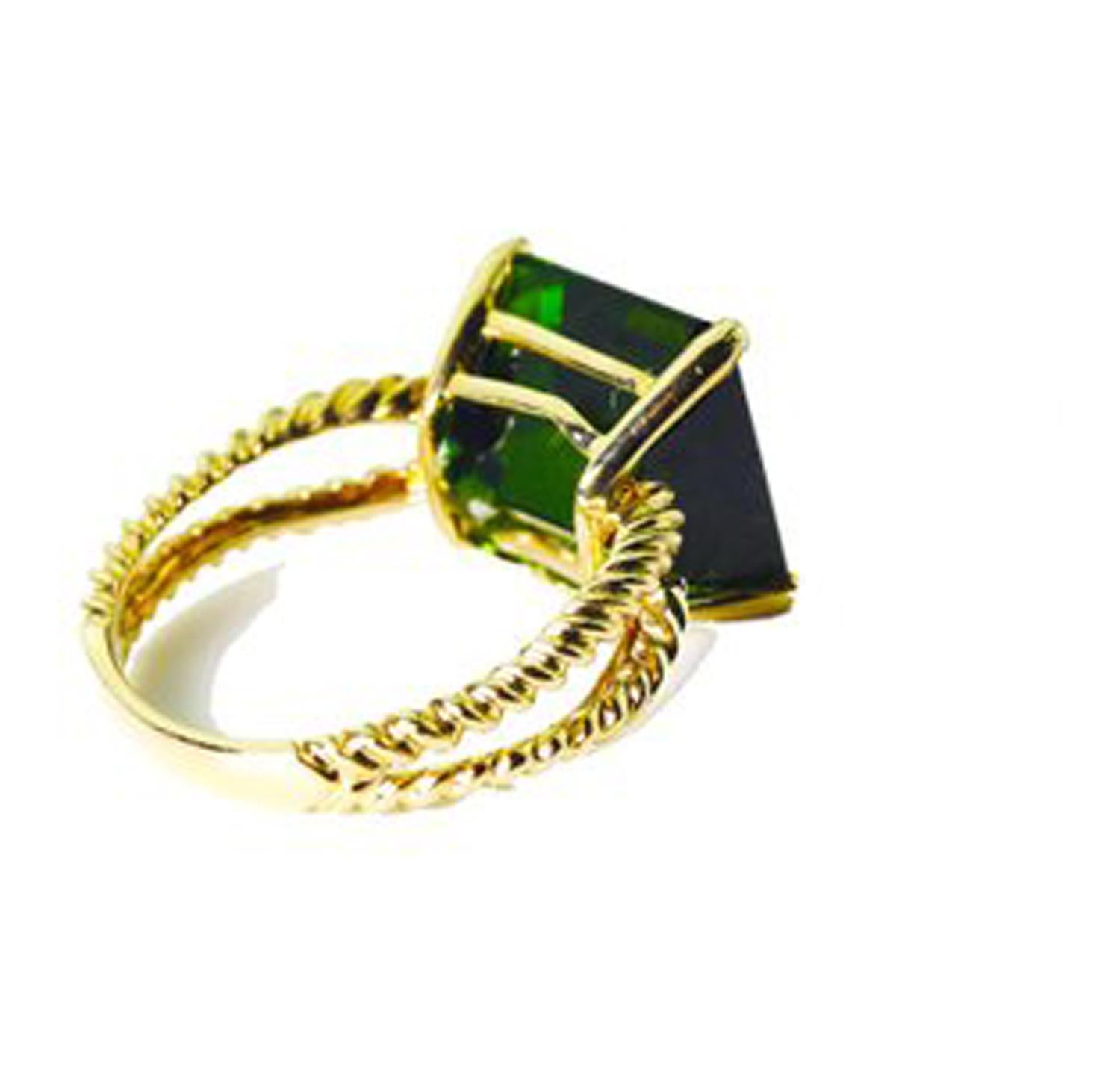Gemjunky Translucent 10.96 Cts Glittering Green Tourmaline 14Kt Yellow Gold Ring 2