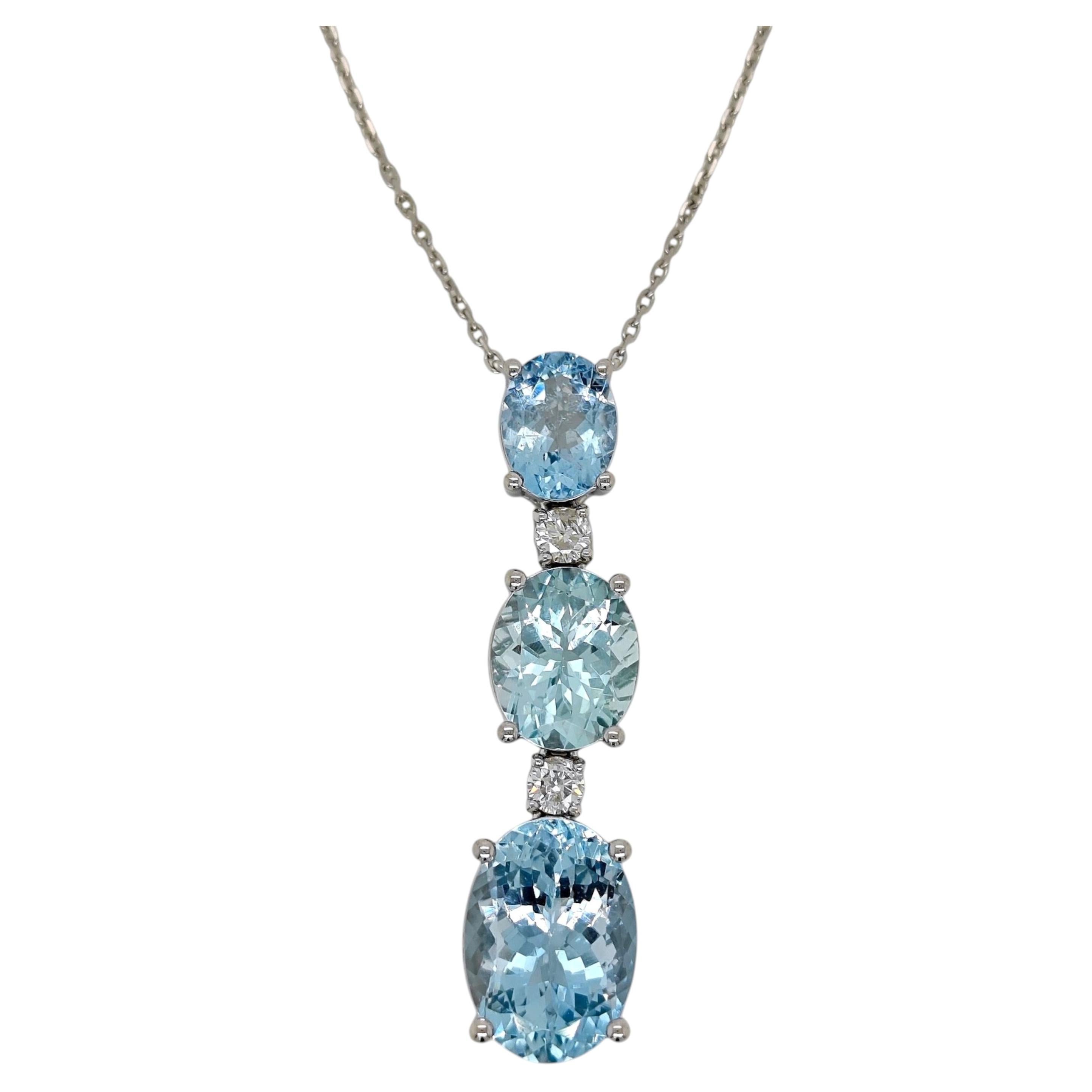10.97 Aigue-marine Diamant rond Collier en or blanc en vente