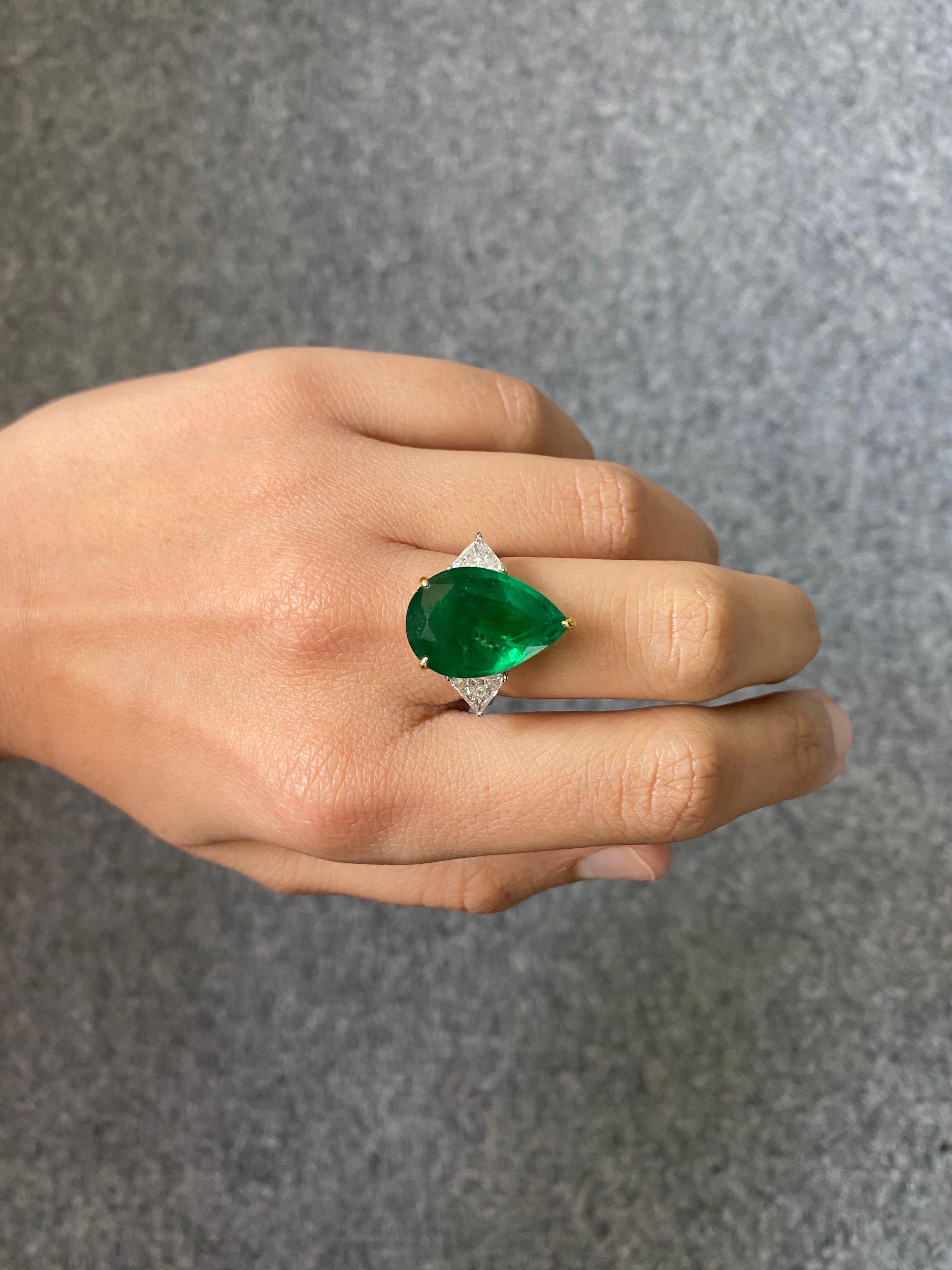 10.97 Carat Emerald and 1.01 Carat Diamond Three Stone Engagement Ring For Sale 1