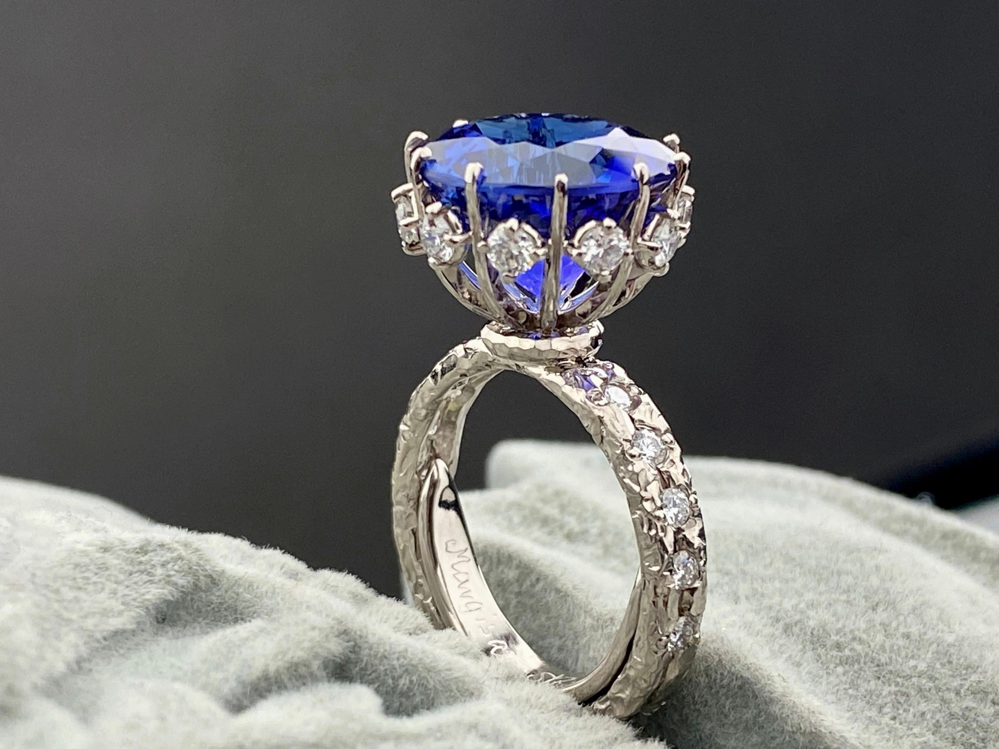 Here is absoluttelly top 10,97ct Tanzanite ring made of 18kt white gold. The main gem is set in prongs of golden  basket with 10 pcs ø 2,5 VVS/G white diamonds. The basket is putted on the band decorated with another 10 pcs ø 2,0 SI/H white