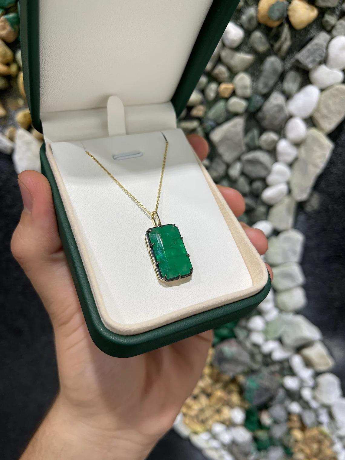 Modern 10.98cts 14K Elongated Emerald Cut Emerald Gold Pendant Black Rhodium Prongs For Sale