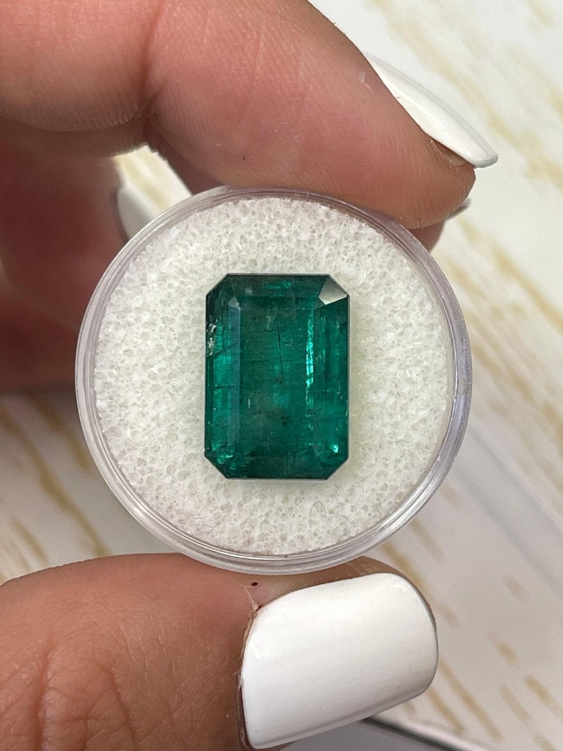 10,99 Karat 15x11 länglicher tiefgrüner sambischer Smaragd im Smaragdschliff im Smaragdschliff Mai Damen im Angebot