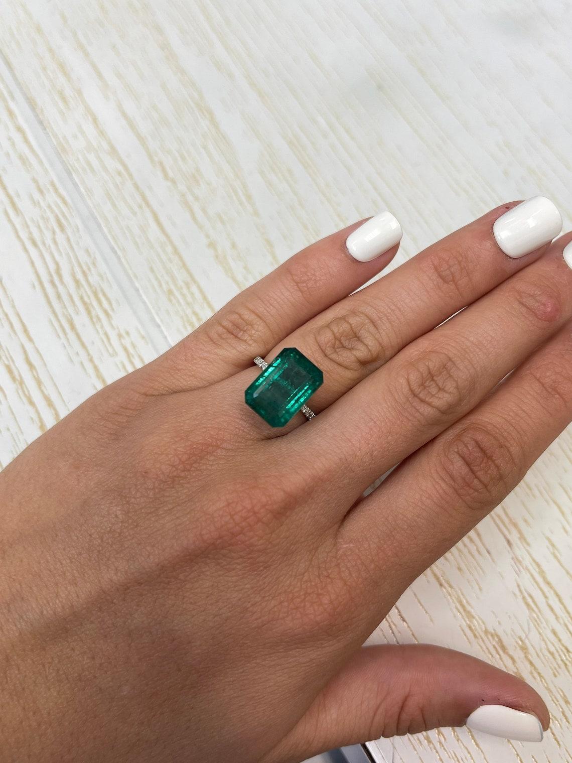 10,99 Karat 15x11 länglicher tiefgrüner sambischer Smaragd im Smaragdschliff im Smaragdschliff Mai im Angebot 4