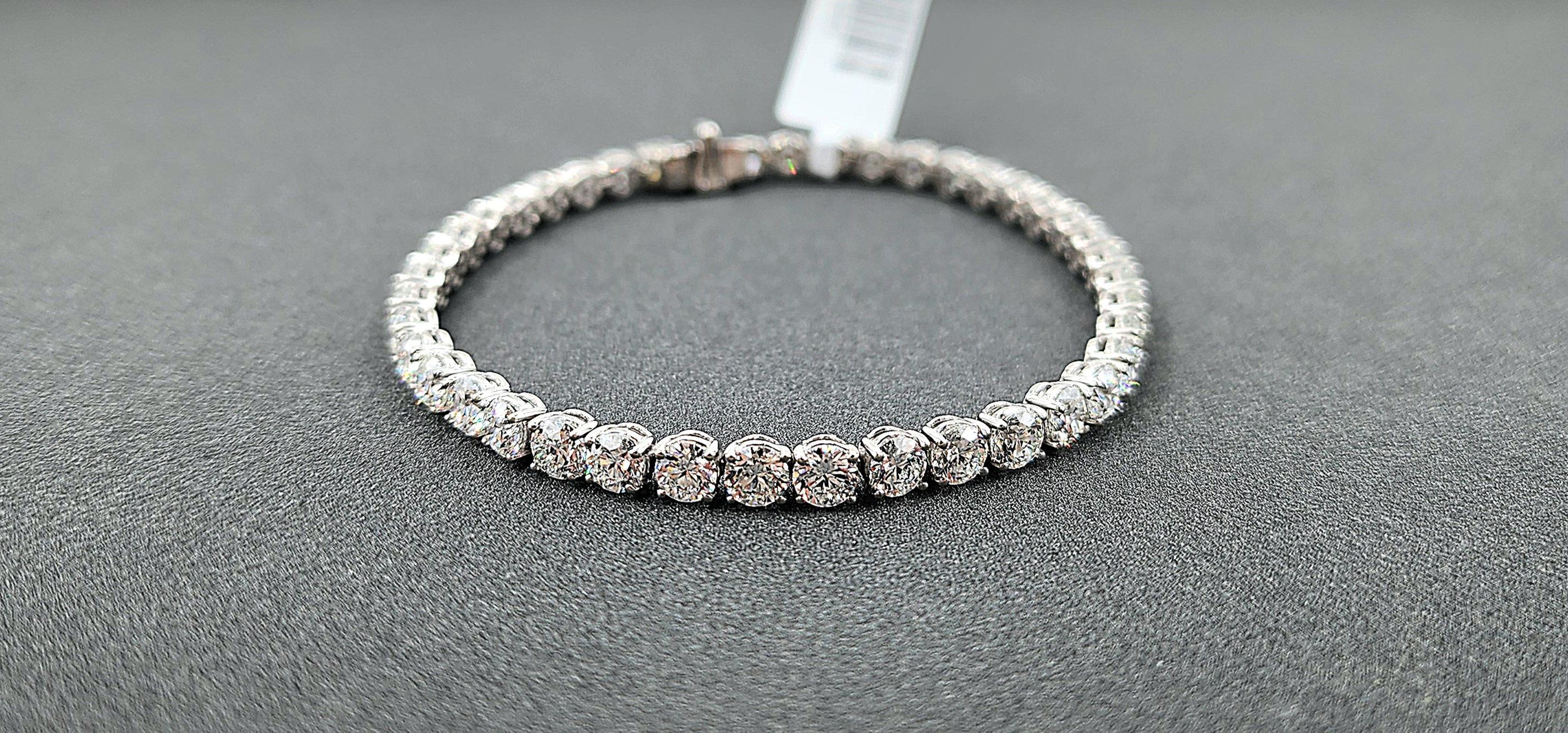 Modern 10.99 ct Diamond Tennis Bracelet For Sale