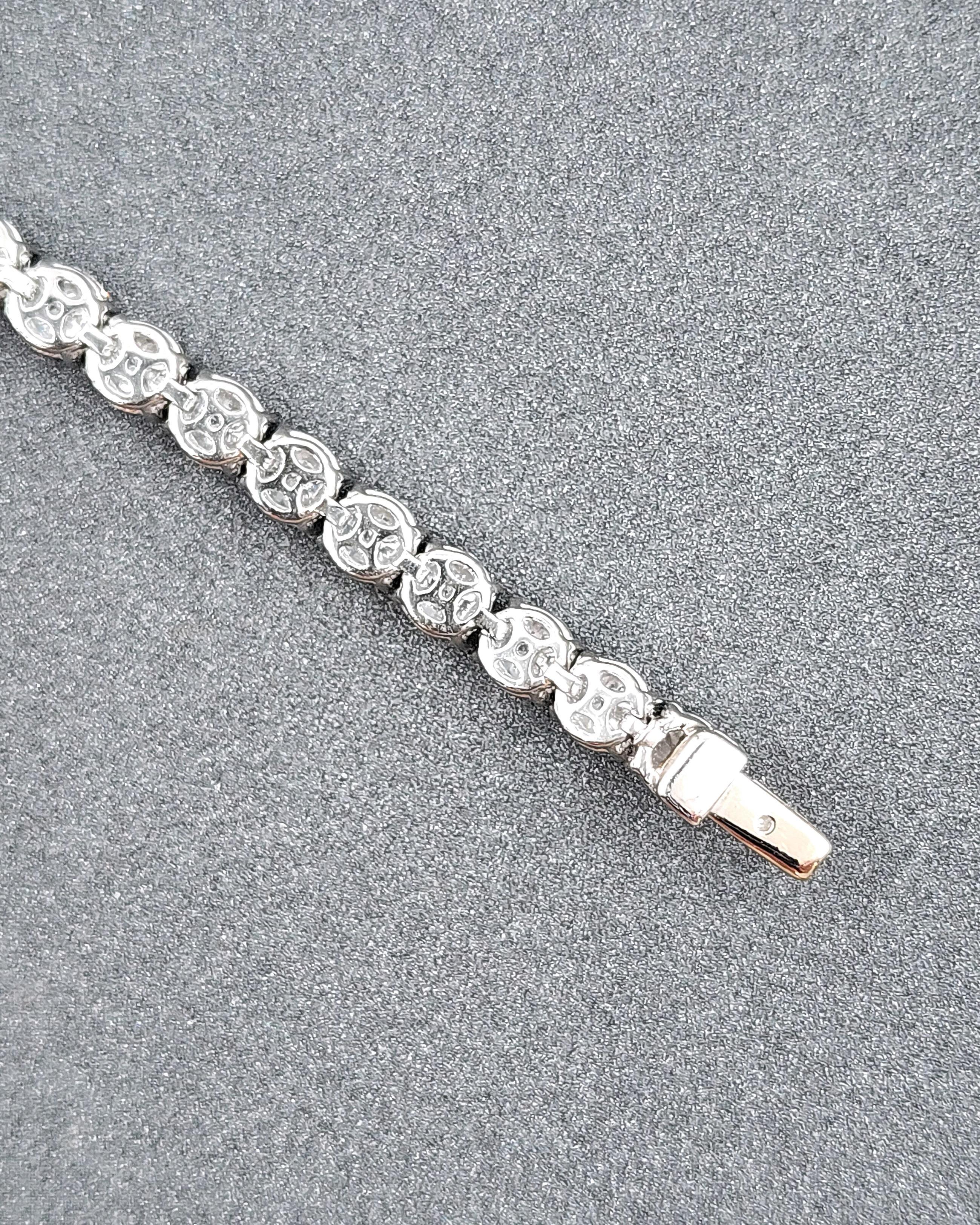 Women's or Men's 10.99 ct Diamond Tennis Bracelet For Sale