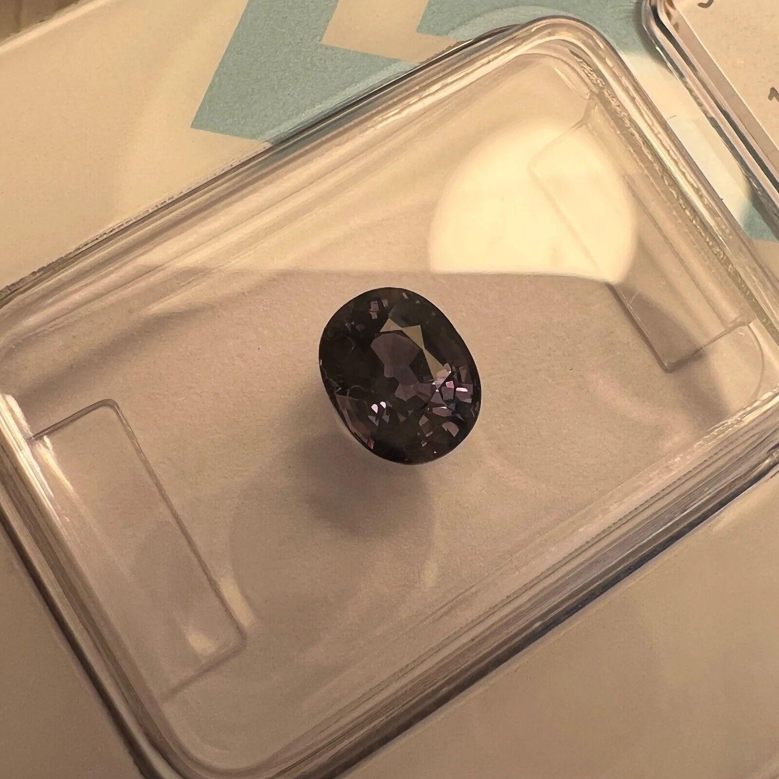 Taille ovale Saphir de 1,09 carat à couleur changeante, rare, bleu violet non traité, taille ovale, certifié IGI en vente