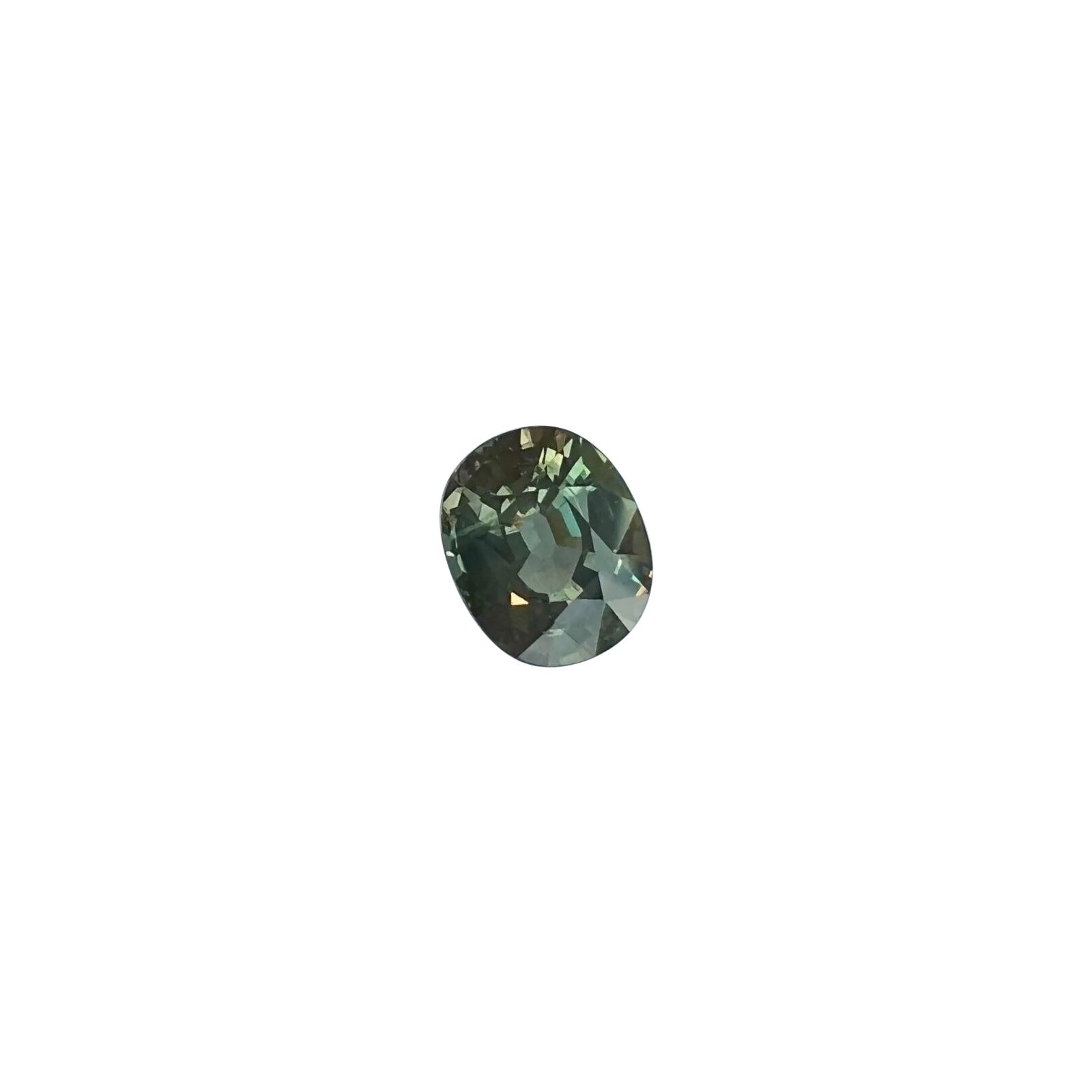 Saphir de 1,09 carat à couleur changeante, rare, bleu violet non traité, taille ovale, certifié IGI en vente