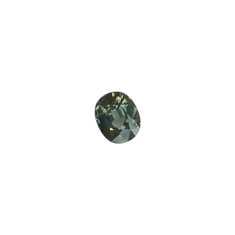 Saphir de 1,09 carat à couleur changeante, rare, bleu violet non traité,  taille ovale, certifié IGI En vente sur 1stDibs