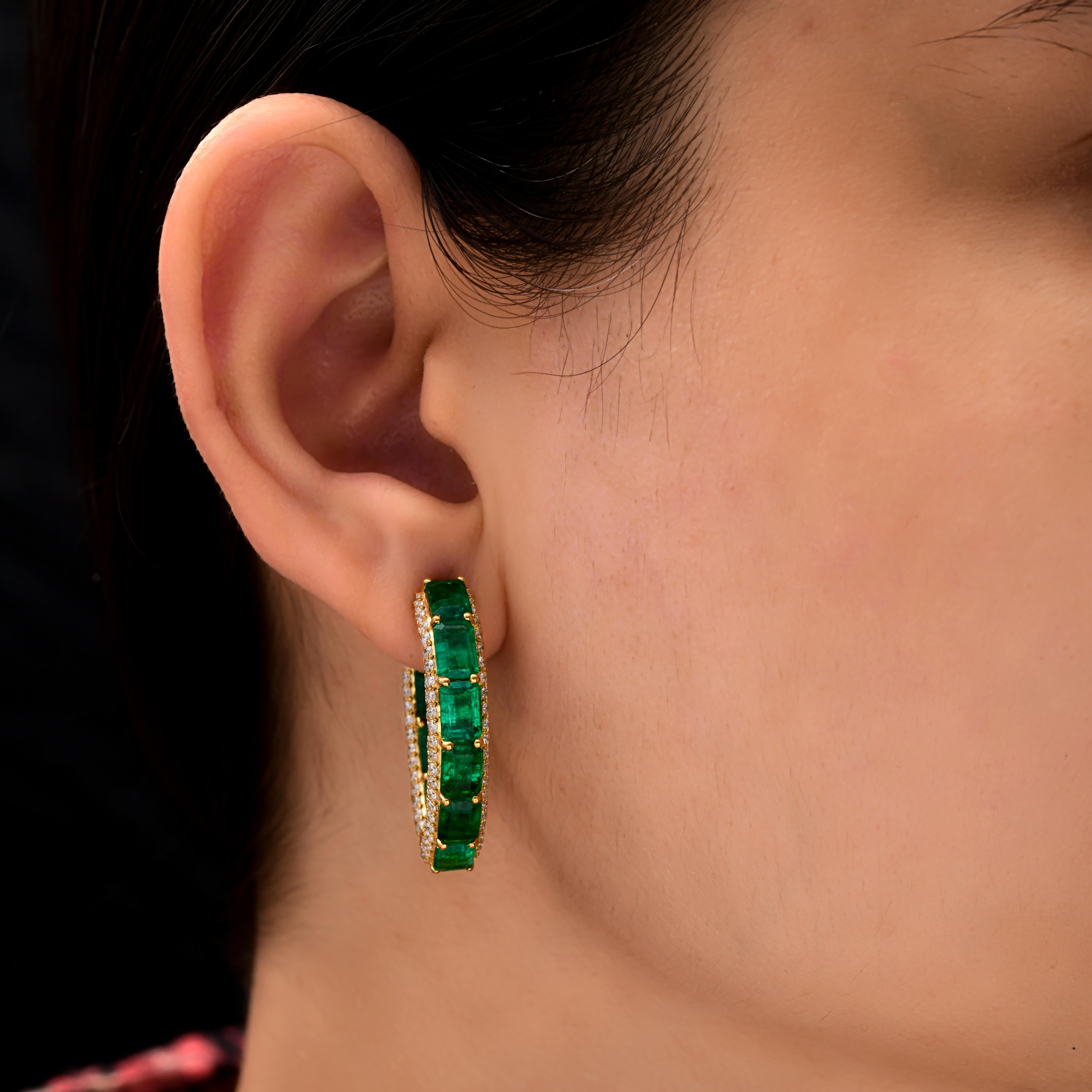 10.9ctw Zambian Emerald 3.06ctw Diamond Pear Shape Hoop Earrings 14k Yellow Gold In New Condition For Sale In Diera, Dubai