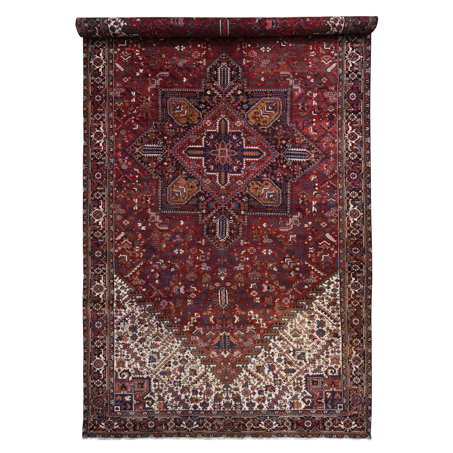 Ce fabuleux tapis noué à la main a été créé et conçu pour une résistance et une durabilité accrues. Ce tapis a été fabriqué à la main pendant des semaines selon la méthode traditionnelle qui est utilisée pour faire des
Taille exacte du tapis en
