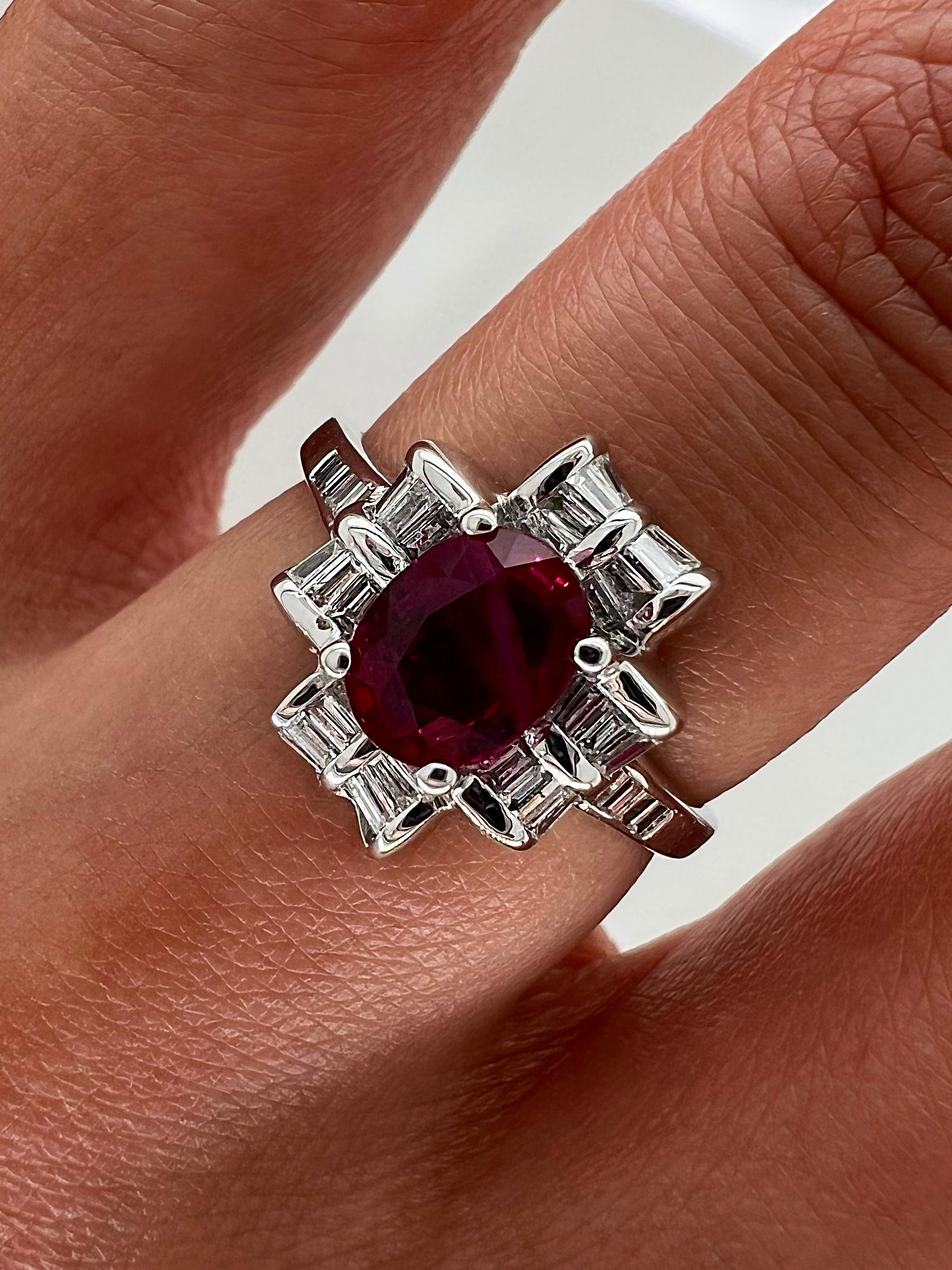 1.0 Carat Ruby and Diamond Ladies Vintage Ring In New Condition For Sale In New York, NY