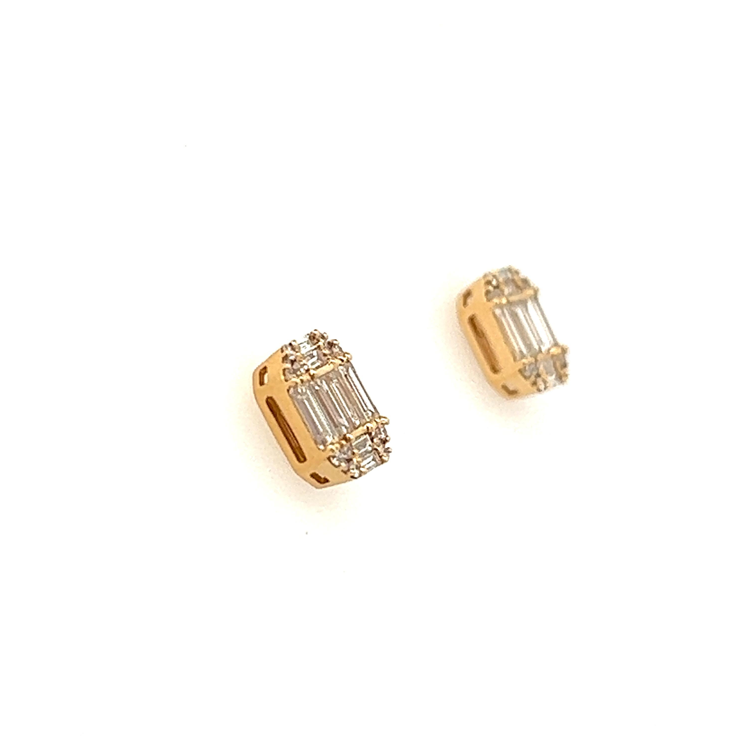 1.0CT Baguette &  Round Diamond Shape 18KY Gold Setting Earrings In New Condition For Sale In New York, NY