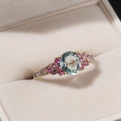 Anillo de oro de 9 quilates con un conjunto de diamantes, aguamarina azul de 1,0 ct y zafiro rosa, talla N / 6,75