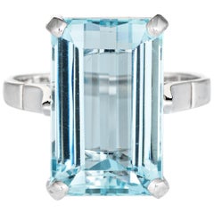 10 Carat Blue Topaz Cocktail Ring Vintage 18 Karat Gold Estate Fine Jewelry