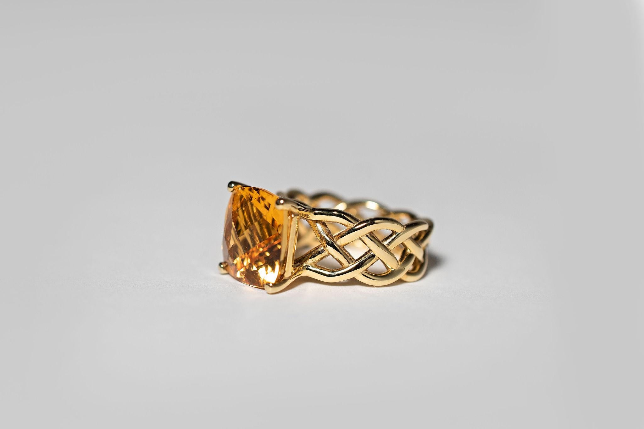 10 Carat Citrine Weave Ring, 14k Yellow Gold In New Condition In London, CA