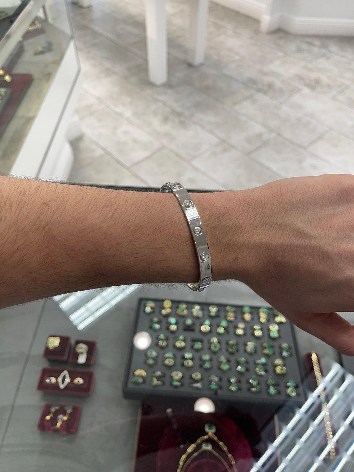 1.0ct Diamond Love Bracelet – 18K White Gold Elegant Bangle Jewelry In New Condition For Sale In Jupiter, FL