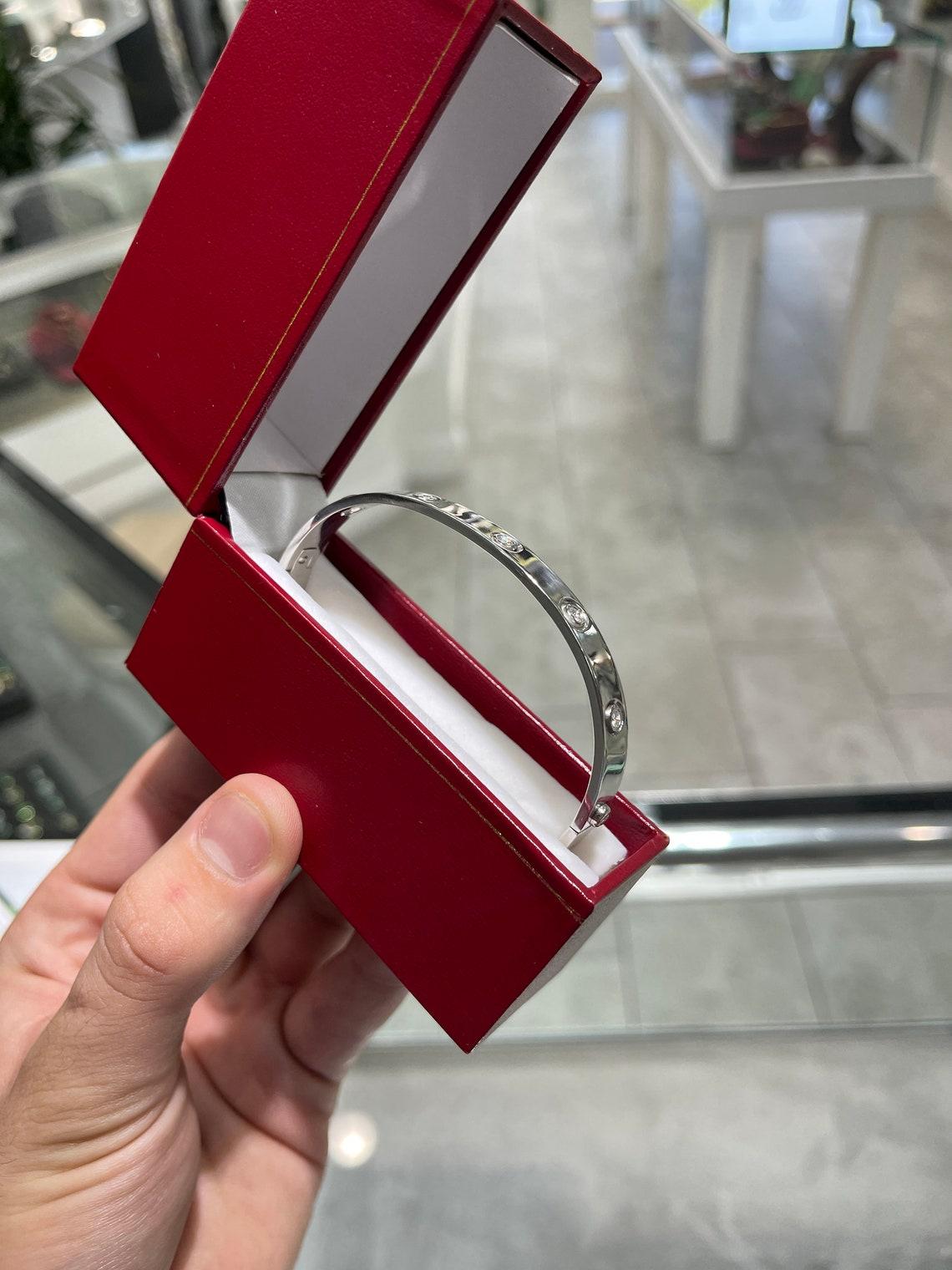 1.0ct Diamond Love Bracelet – 18K White Gold Elegant Bangle Jewelry For Sale 1