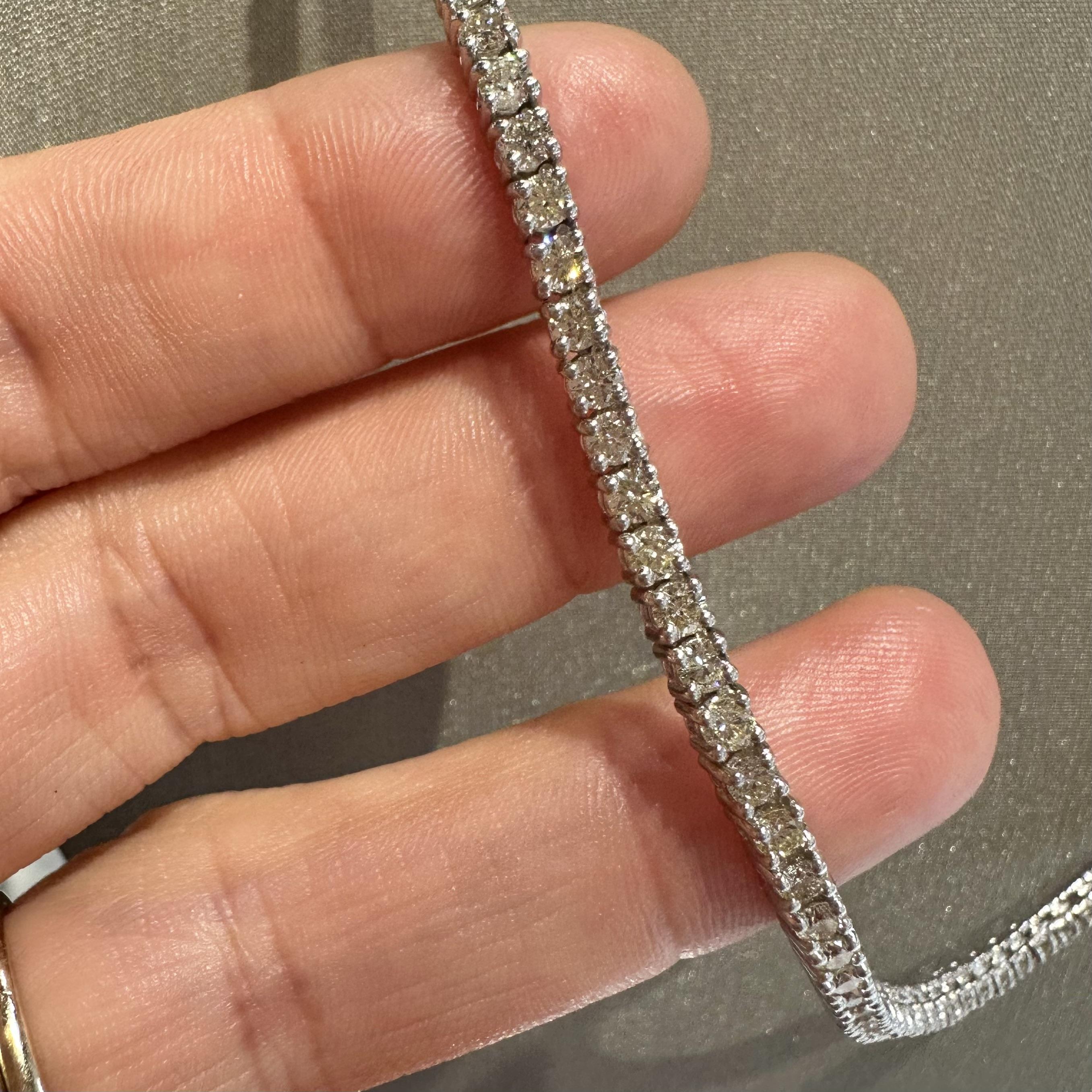 10ct Diamond Tennis Necklace in 14k White Gold, 22.5 inches In Good Condition For Sale In Miami, FL