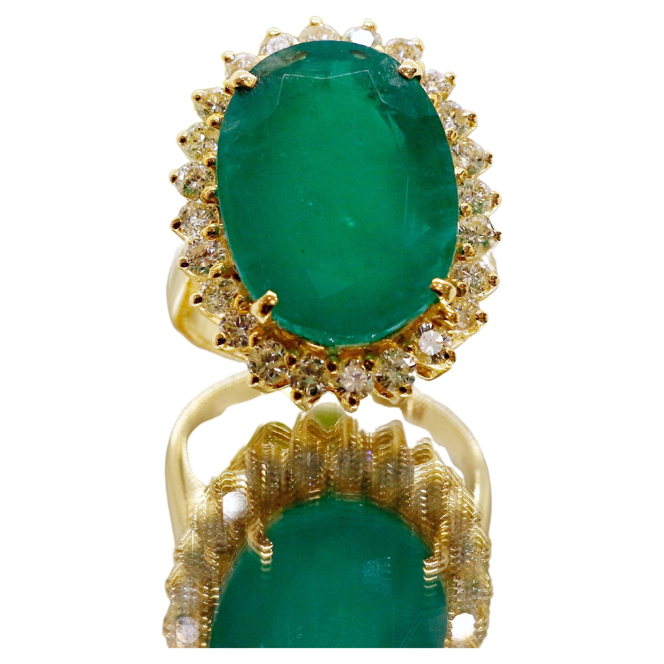 10ct Emerald diamond cocktail Ring in 18k Gold 