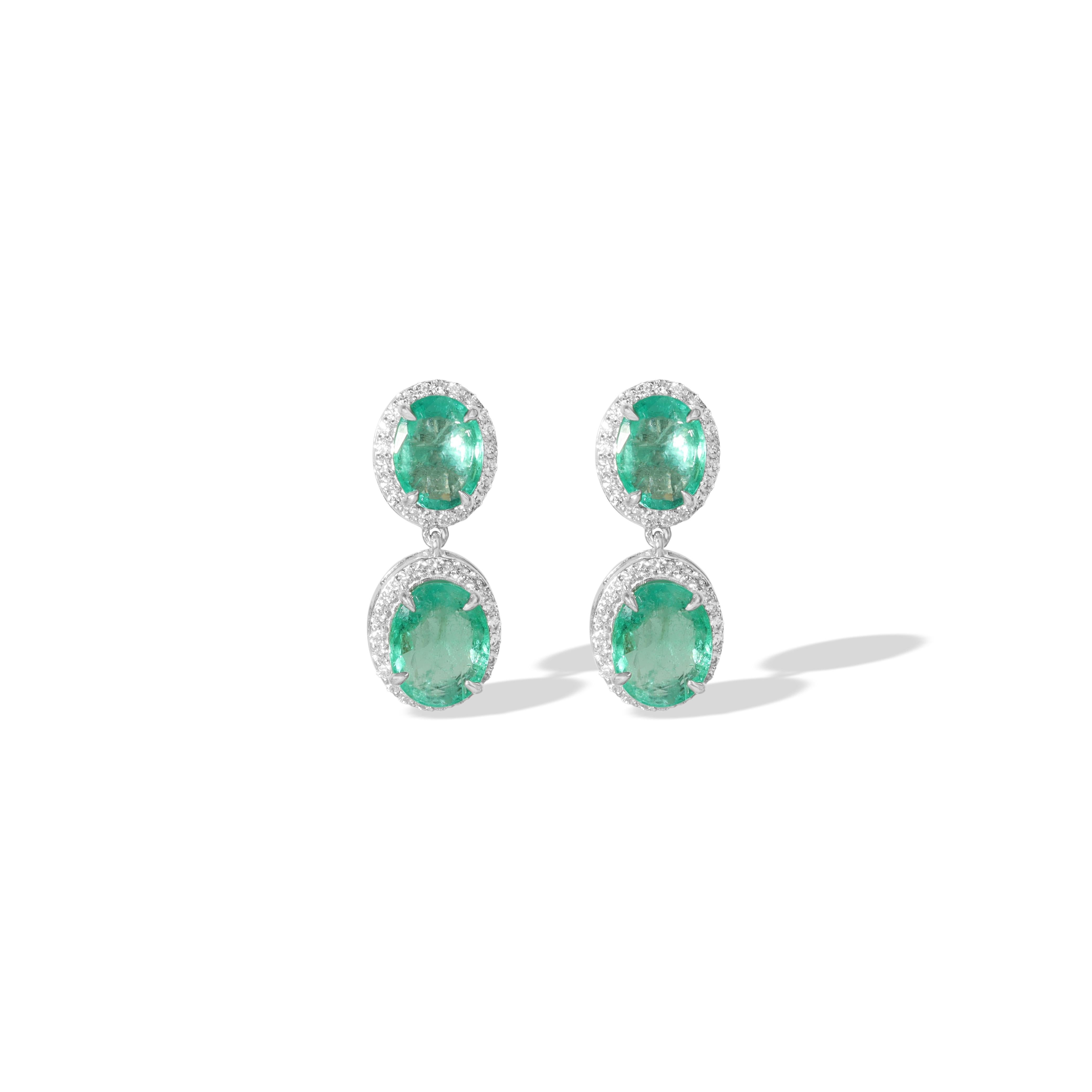Women's 10ct Exceptional Natural Oval Emerald Dangle Earrings Halo Diamond in 18k gold For Sale